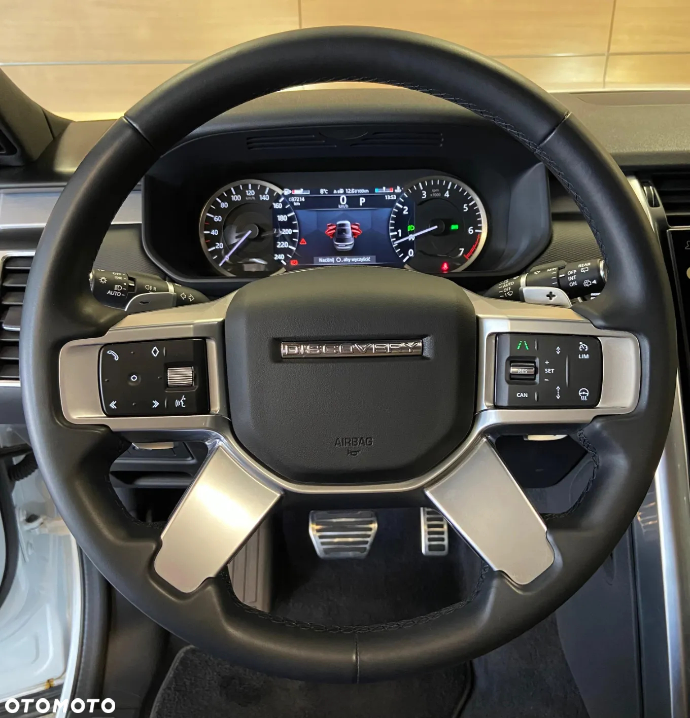 Land Rover Discovery V 2.0 P300 R-Dynamic SE - 9