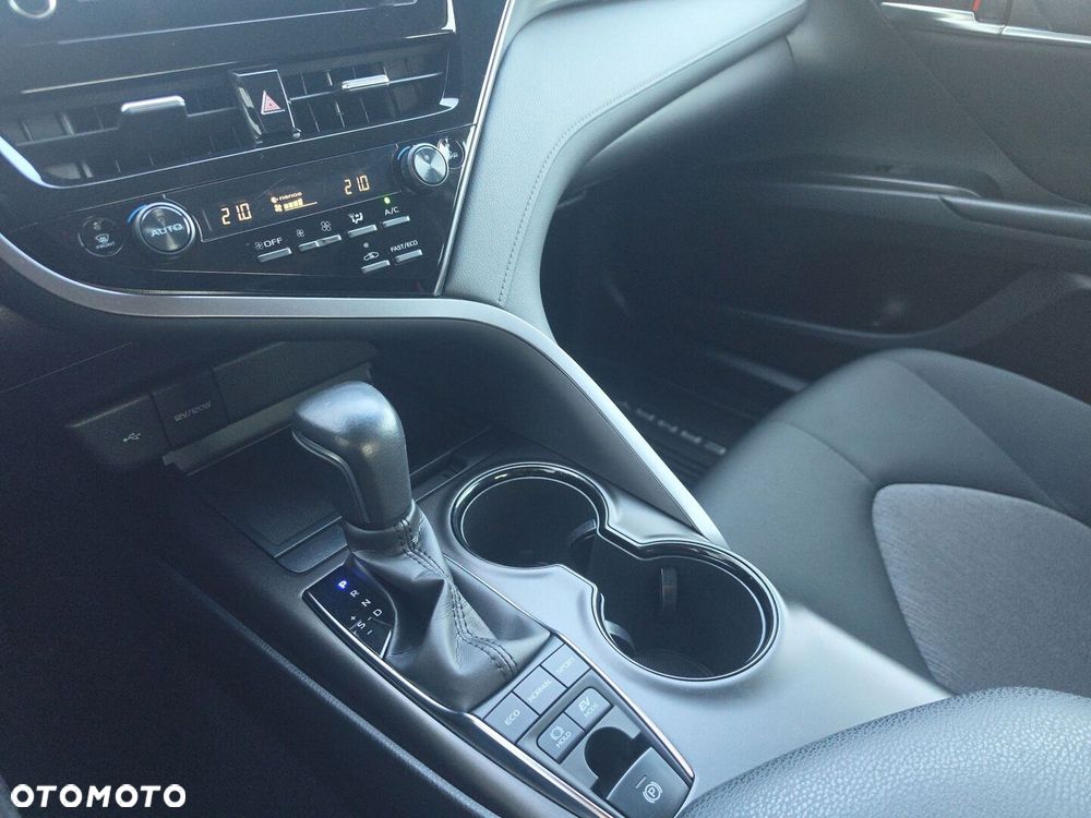 Toyota Camry 2.5 Hybrid Comfort CVT - 23
