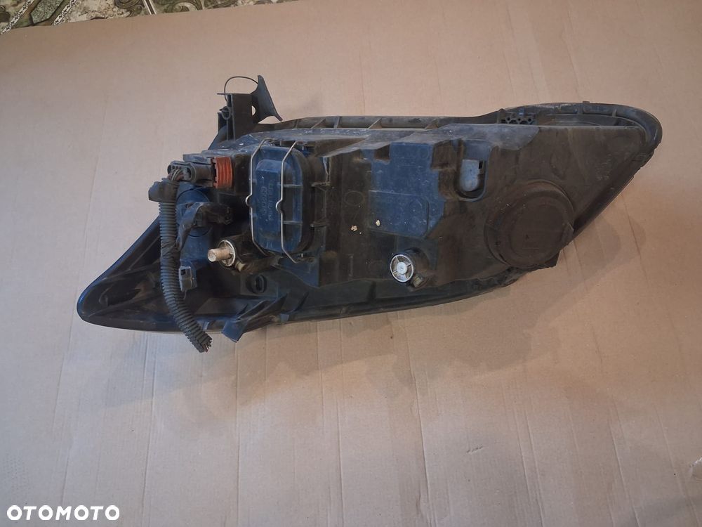 Lampa TOYOTA COROLLA E12 prawa  81110-02381 - 3