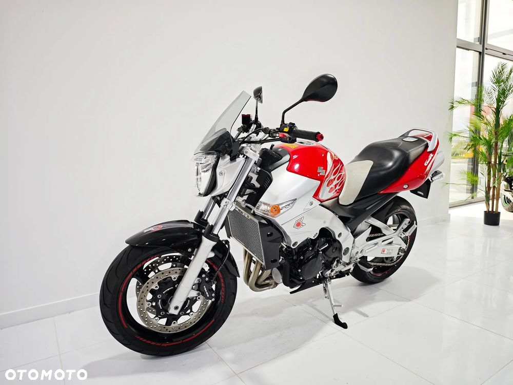 Suzuki GSR - 3
