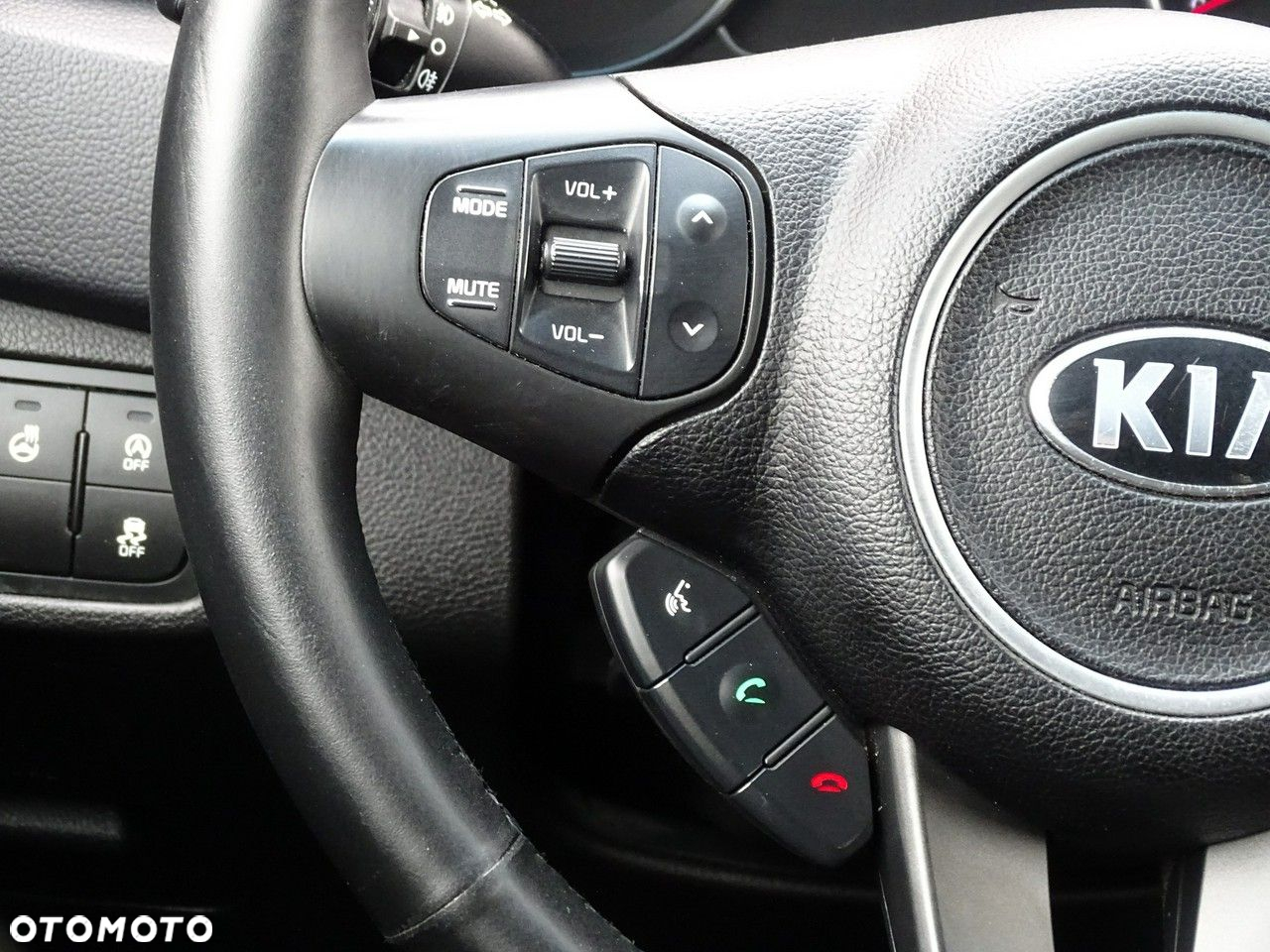 Kia Carens - 22