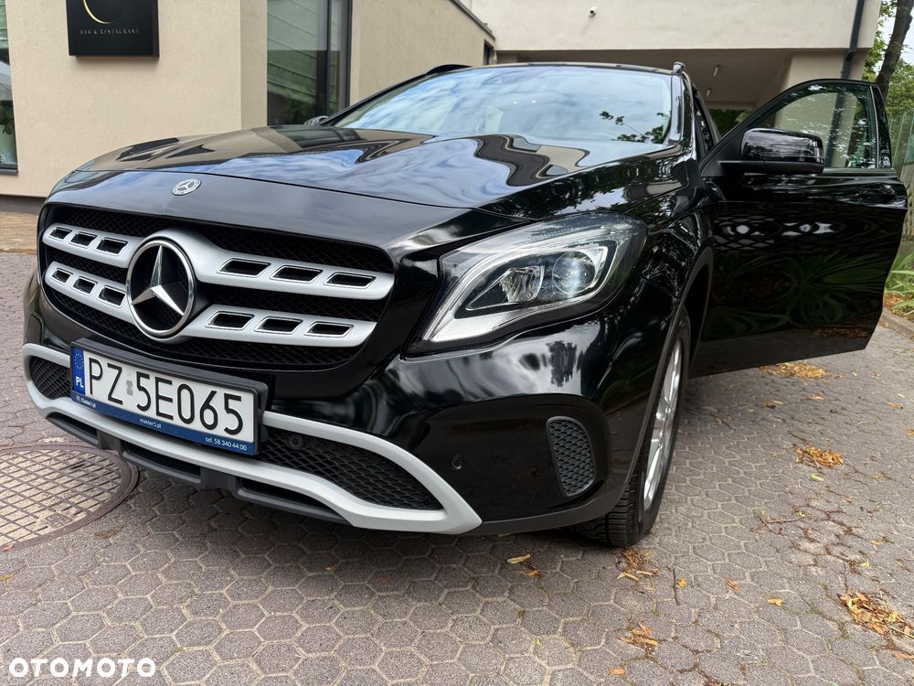 Mercedes-Benz GLA 180 7G-DCT - 2