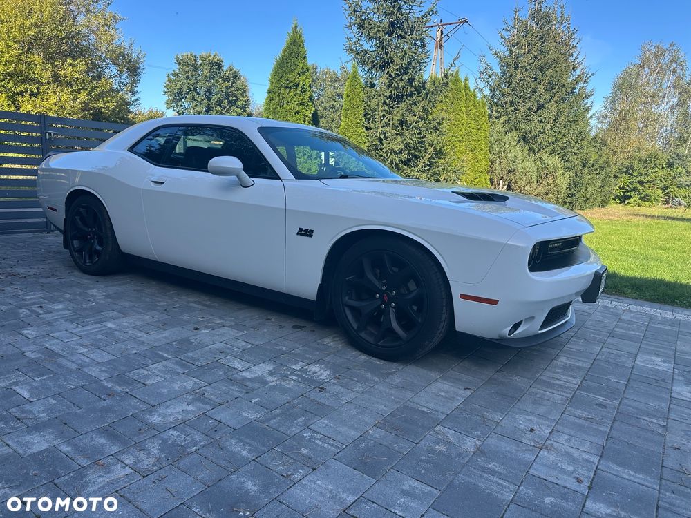 Dodge Challenger - 2
