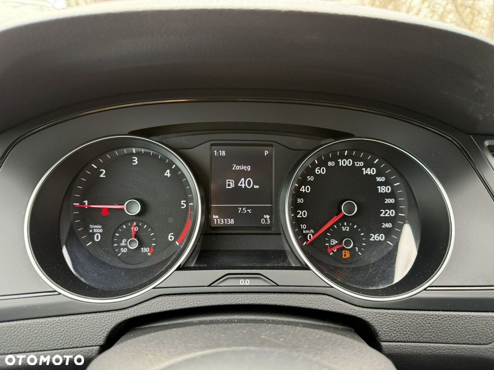 Volkswagen Passat - 4