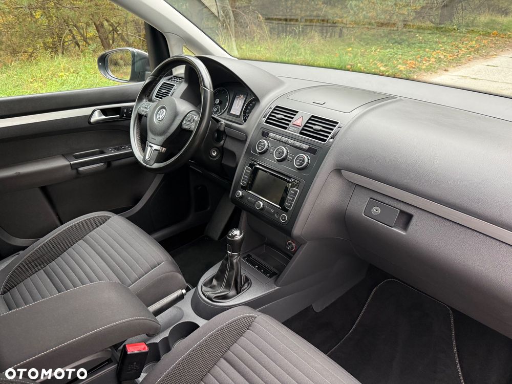 Volkswagen Touran - 14