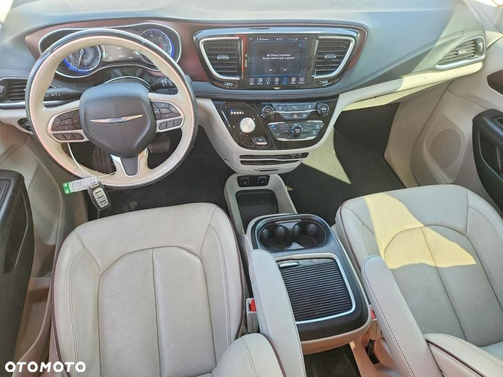 Chrysler Pacifica - 8