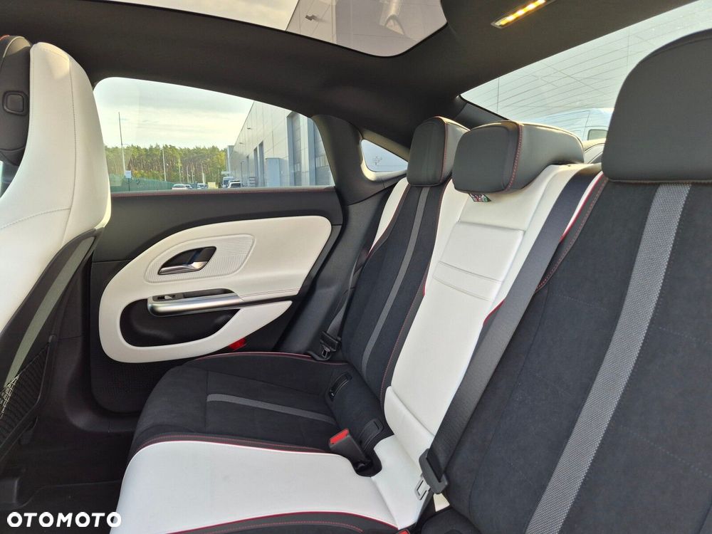 Mercedes-Benz CLA - 38