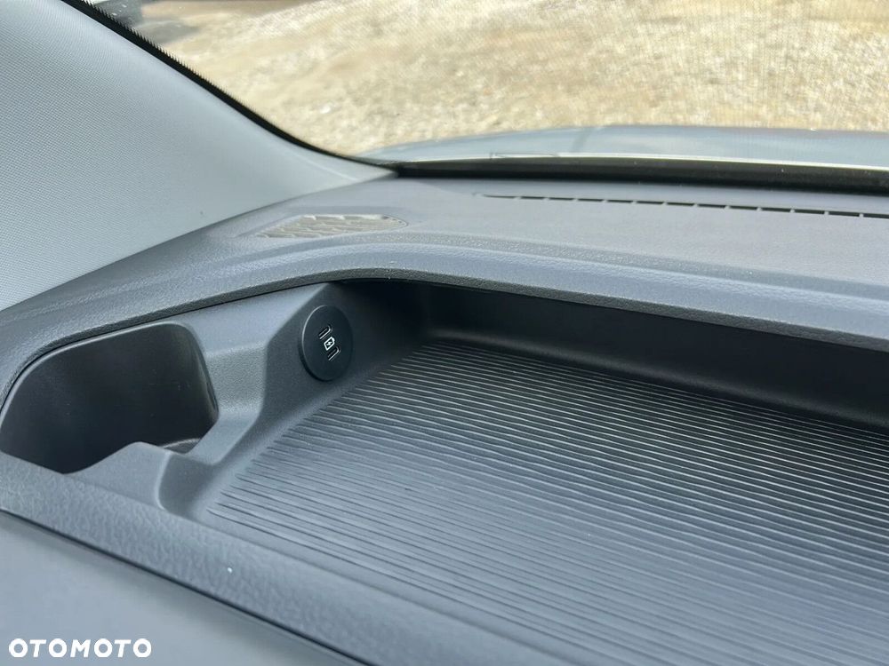 Volkswagen Caravelle - 33