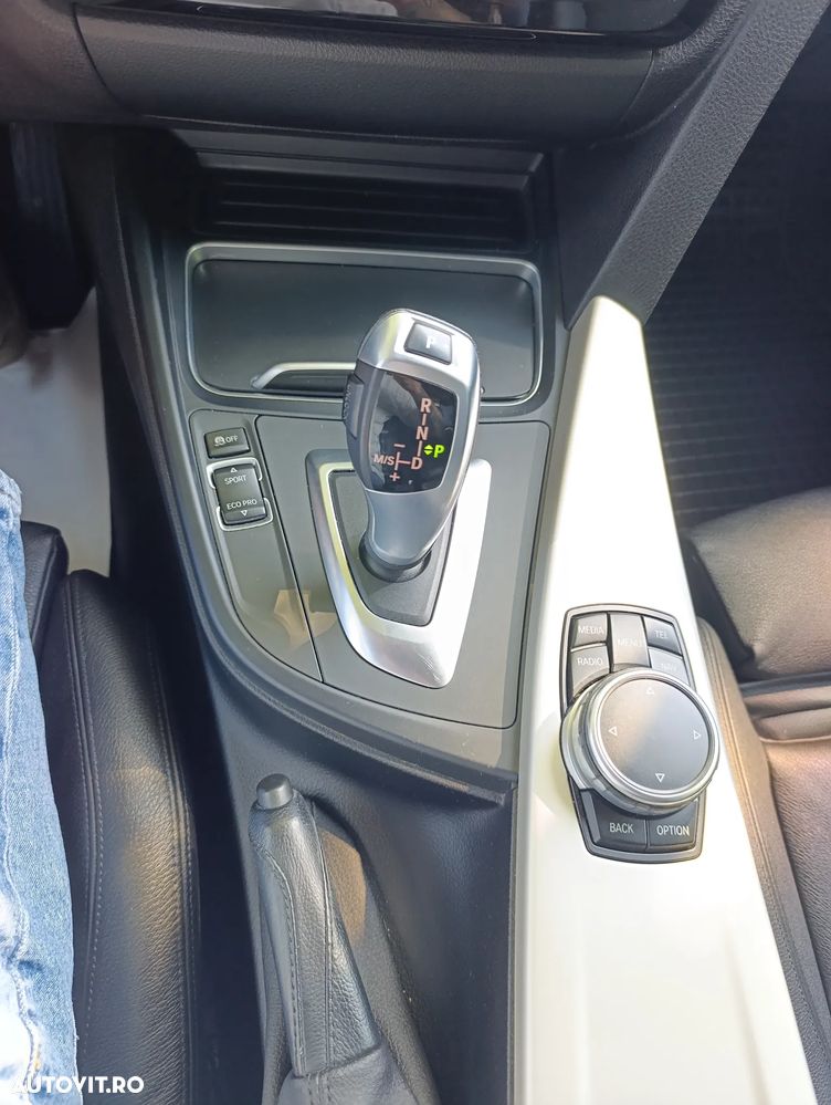 BMW Seria 3 318d Aut. - 17