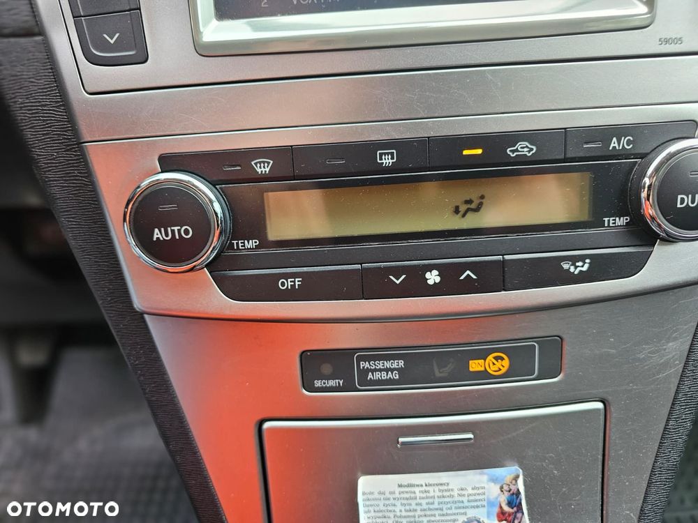 Toyota Avensis 2.0 D-4D Sol - 17