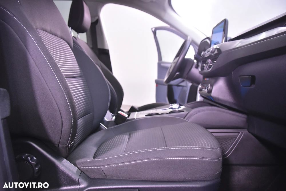 Ford Kuga - 12