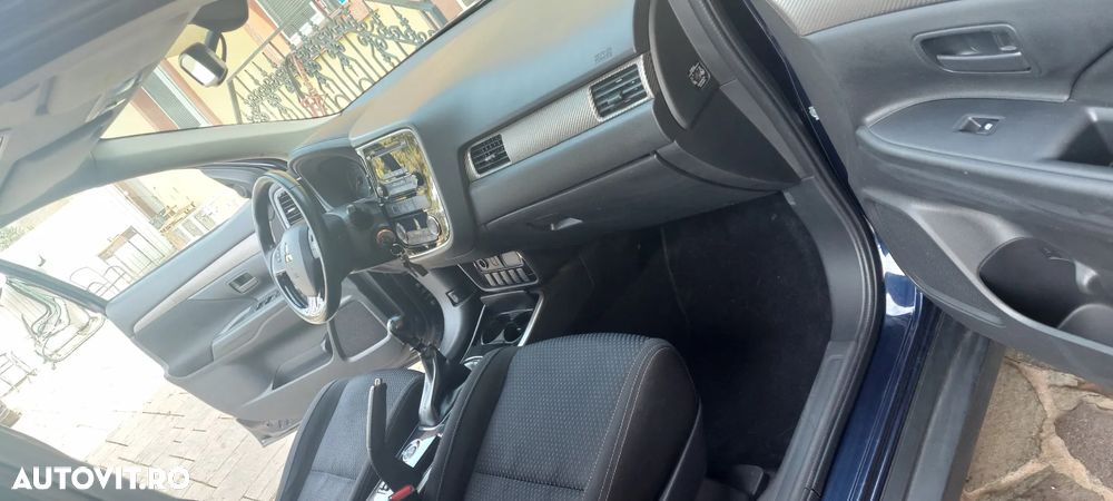 Mitsubishi Outlander 2.2 Litre DI-D AWD Instyle - 6