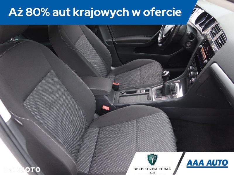 Volkswagen Golf - 10