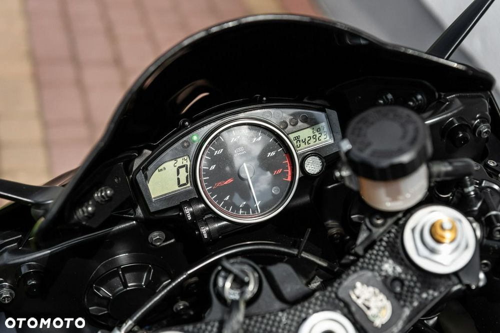 Yamaha R6 - 9