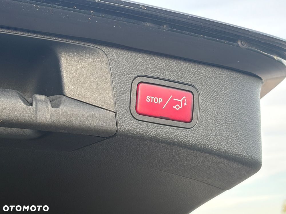 Mercedes-Benz Klasa C 220 d 4Matic 9G-TRONIC AMG Line - 23