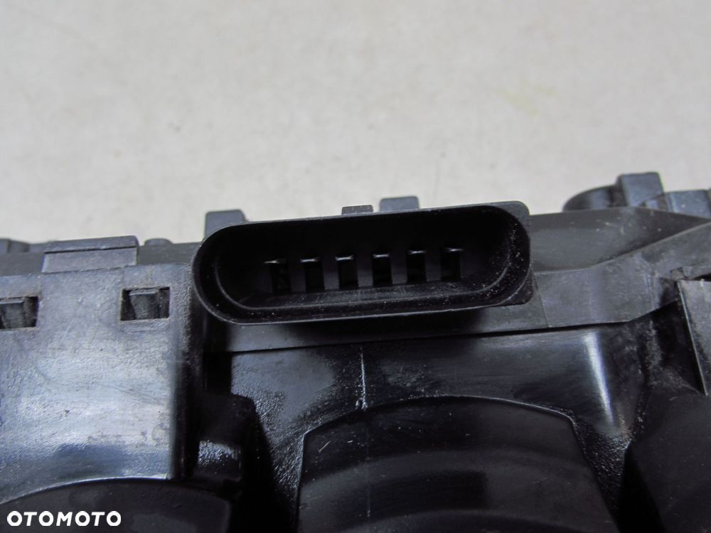VW TRANSPORTER MULTIVAN T5 LIFT 09-15 LAMPA TYL LEWA DRZWI SKRZYDELKA 7H0945095L - 7