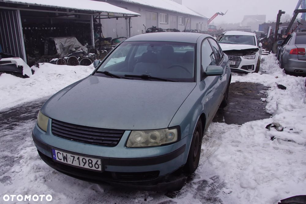 Auto na części - VW Passat B5 1.8 20V 125 KM ADR DHZ LB6N 1998R Skrzynia Drzwi Maska Klapa Zderzak Błotnik Lampa Klamka Lusterko Szyba Deska Kokpit Sterownik Moduł Czujnik Licznik Panel Kierownica - 8