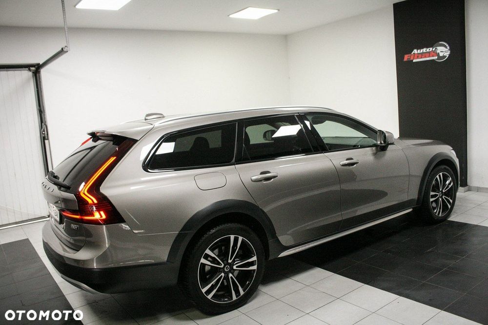 Volvo V90 Cross Country - 9