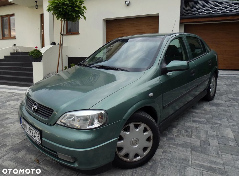 Opel Astra 1.6 Sportive - 26
