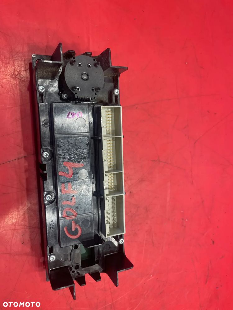 PANEL KLIMATYZACJI GOLF IV - 3