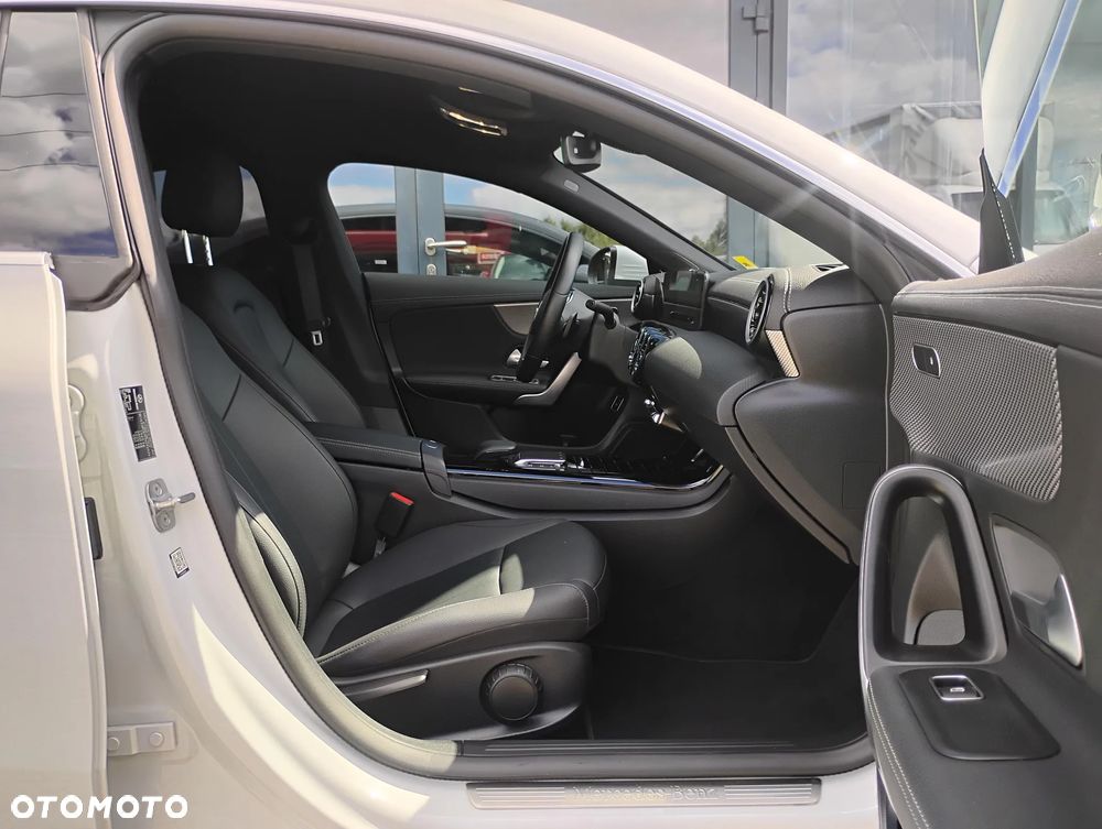 Mercedes-Benz CLA 180 Progressive 7G-DCT - 15