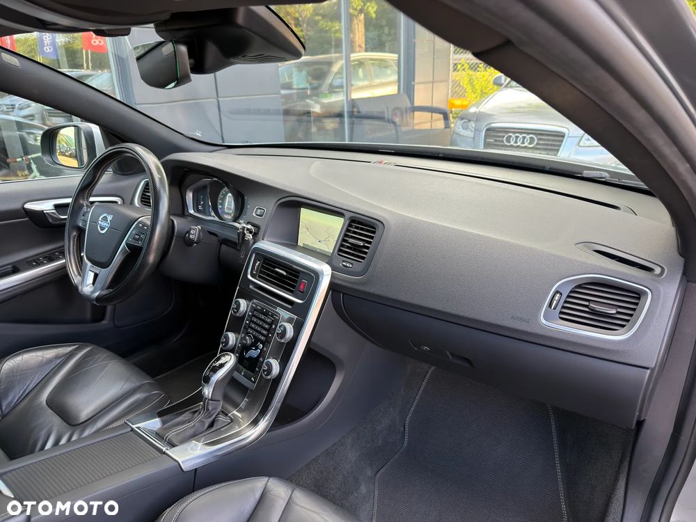 Volvo V60 D3 Drive-E R-Design Momentum - 9
