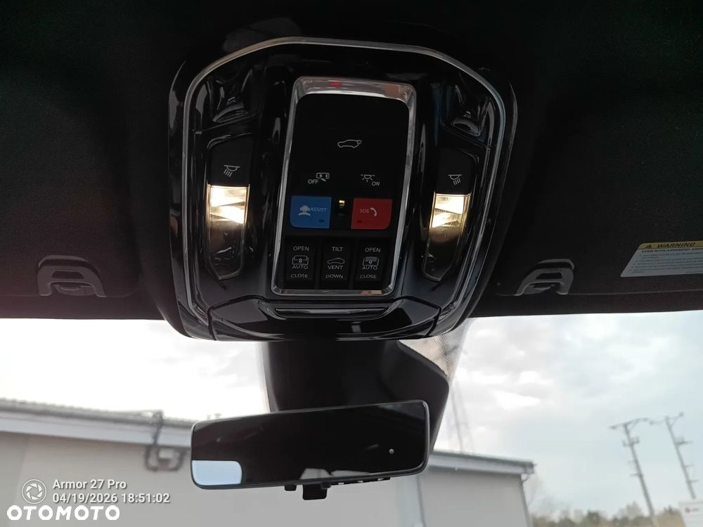 Jeep Grand Wagoneer - 21