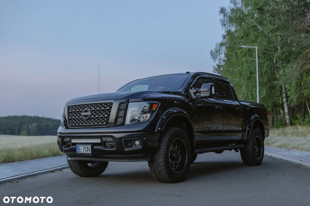 Nissan Titan - 2