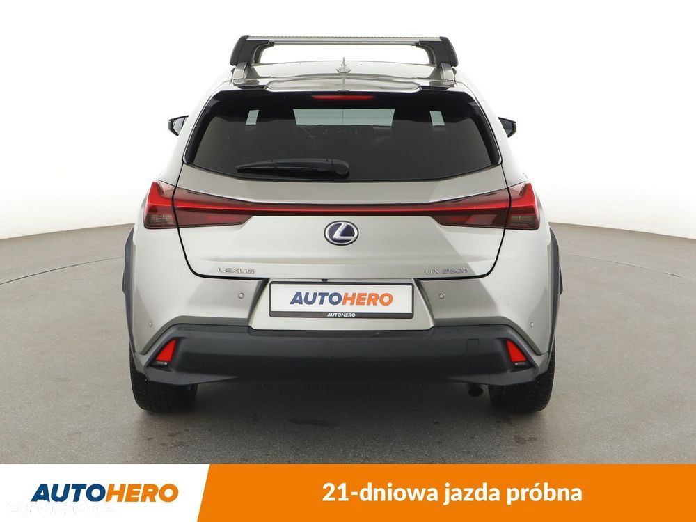 Lexus UX - 5