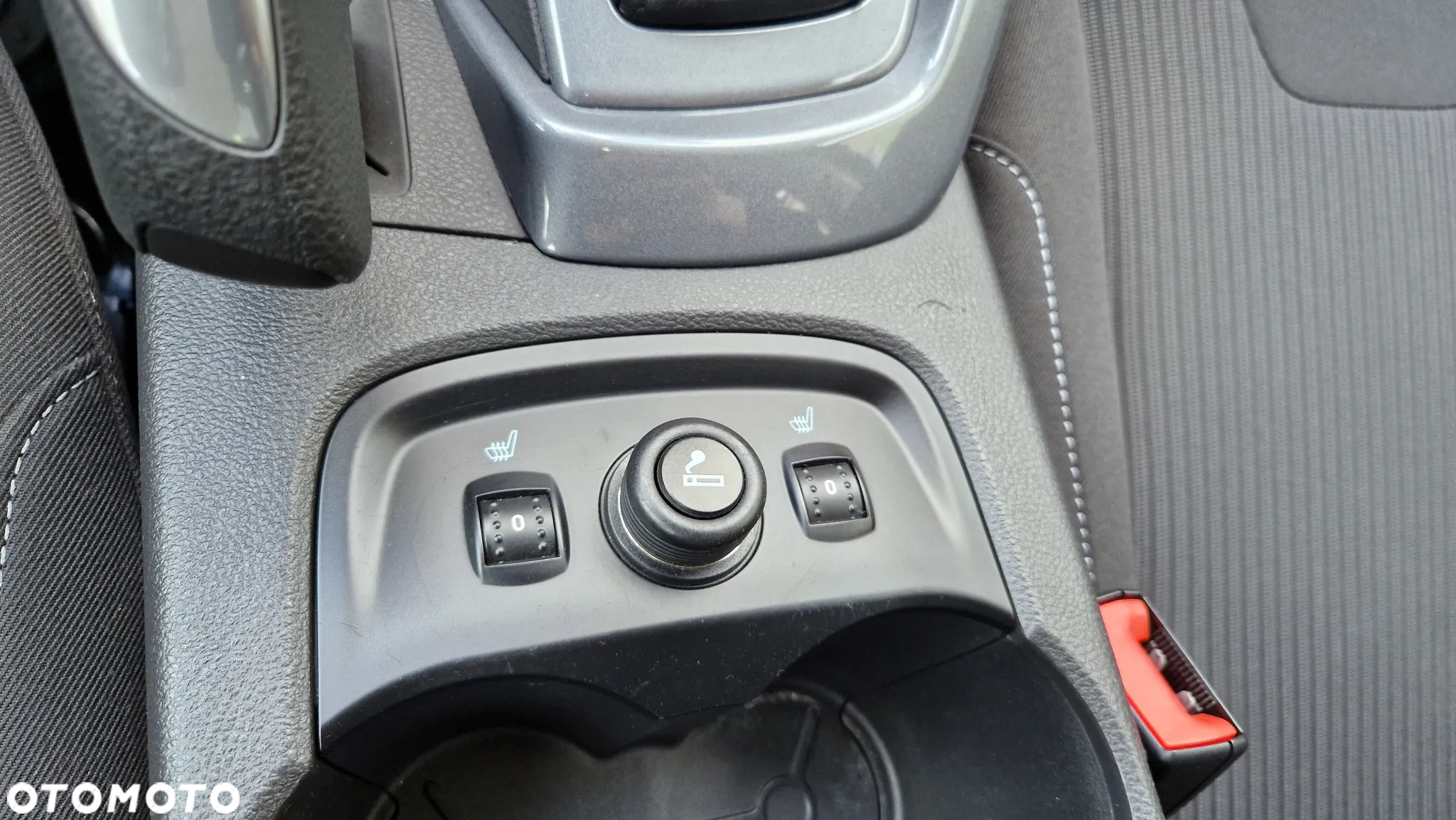 Ford Focus Turnier 1.6 EcoBoost Start-Stopp-System SYNC Edition - 35