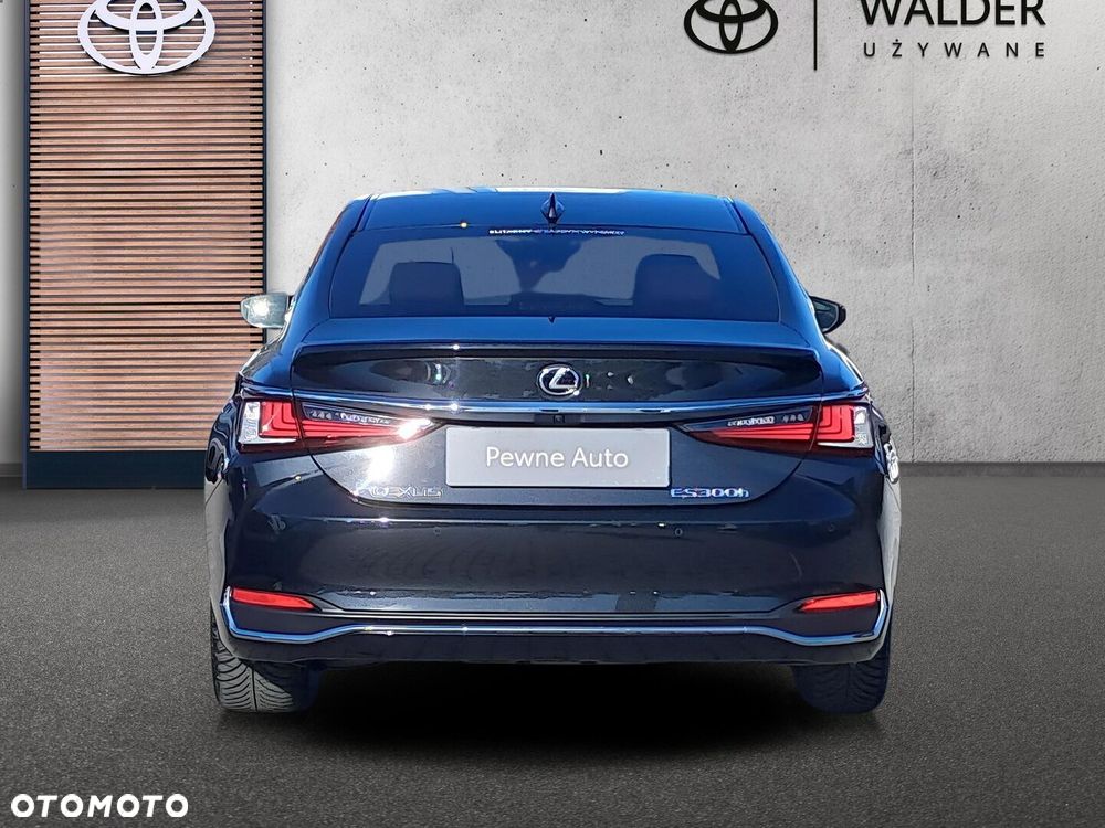 Lexus ES 300h Business Edition - 4
