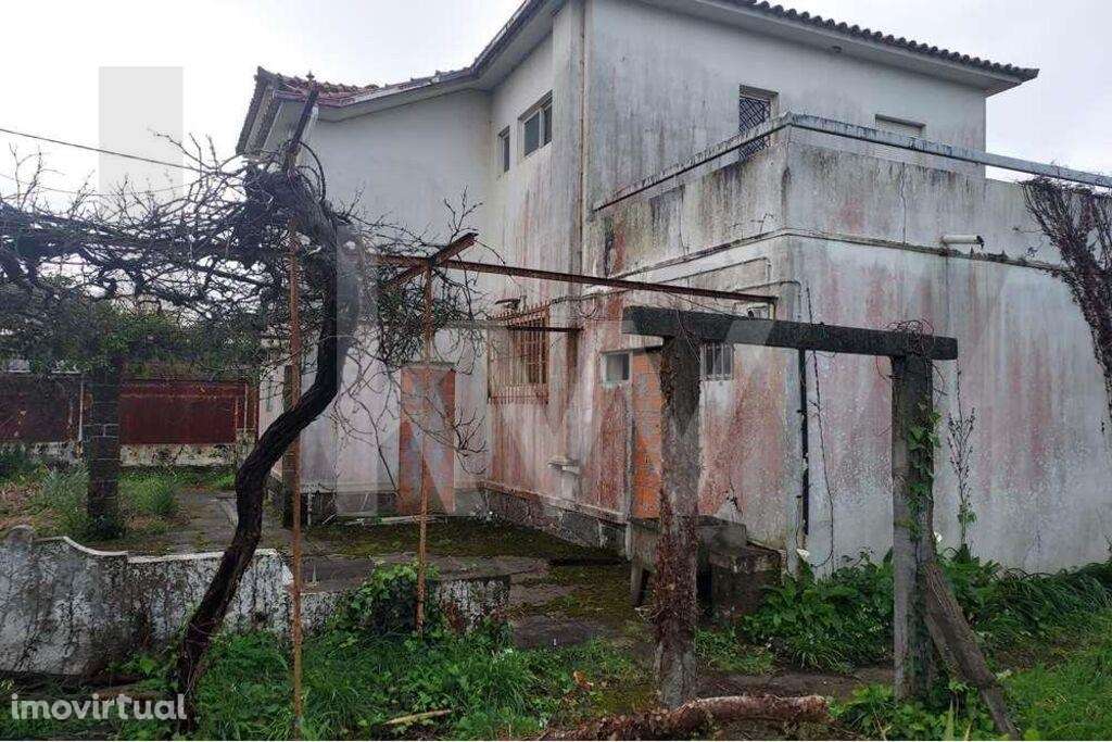 Moradia de 4 frentes para restaurar em um lote de 900 m2 - Grande imagem: 5/31