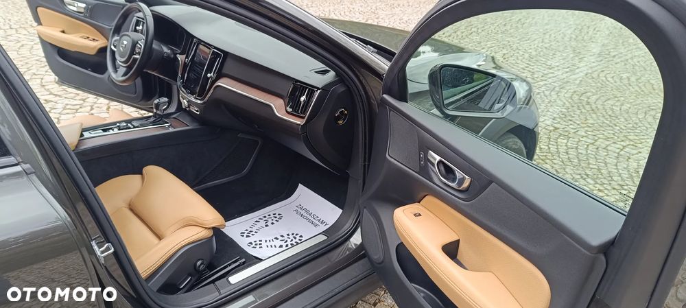 Volvo V60 Cross Country - 11