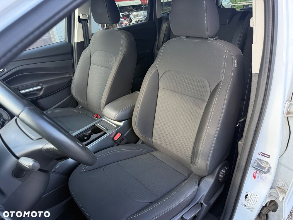 Ford Kuga - 32