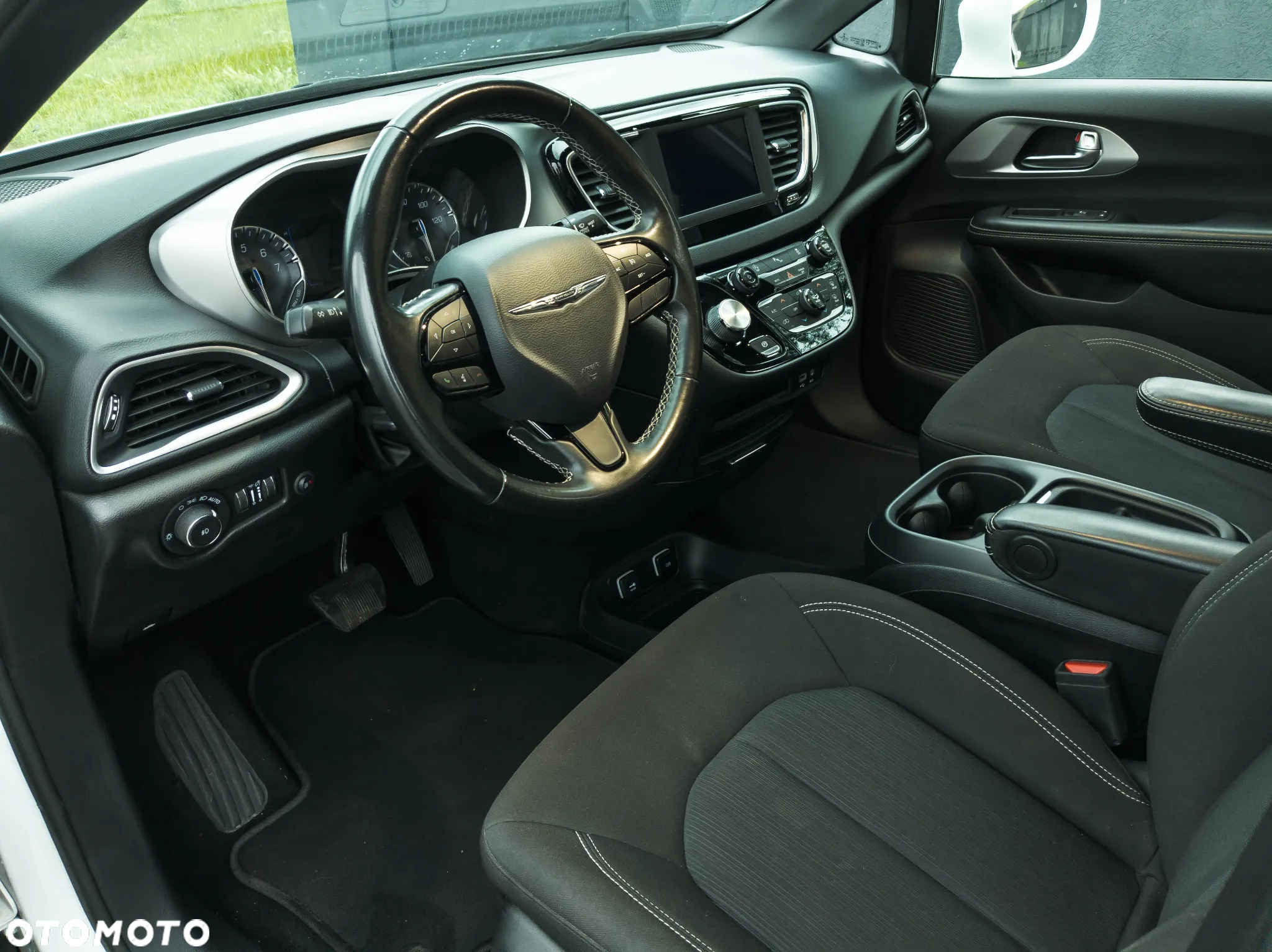 Chrysler Pacifica - 25