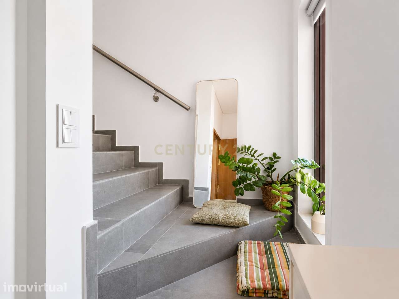 Apartamento Renovado T0, em Lordelo do Ouro, Porto - Grande imagem: 2/14