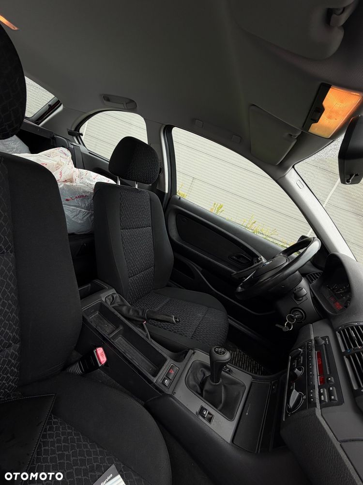BMW Seria 3 316ti - 14
