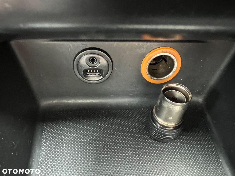 Citroën DS4 e-HDi 115 SoChic - 27