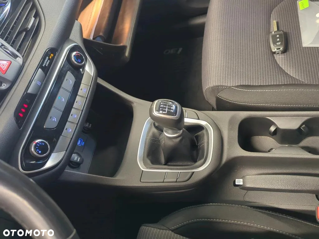 Hyundai i30 1.5 DPI Classic + - 11
