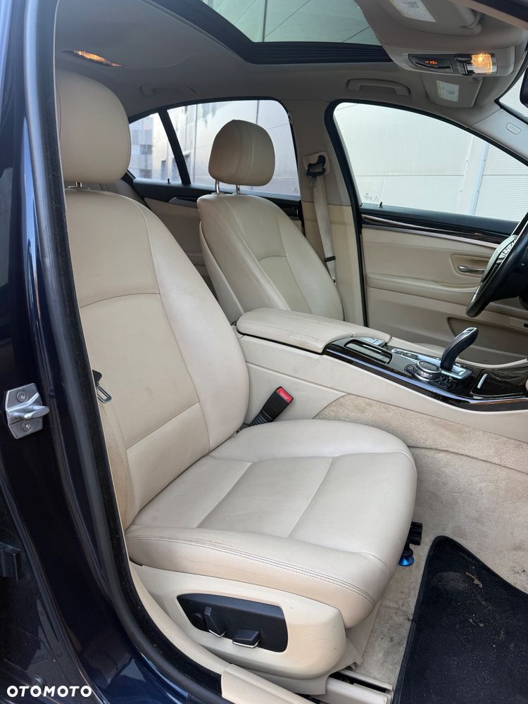 BMW Seria 5 528i xDrive Sport-Aut Luxury Line - 28