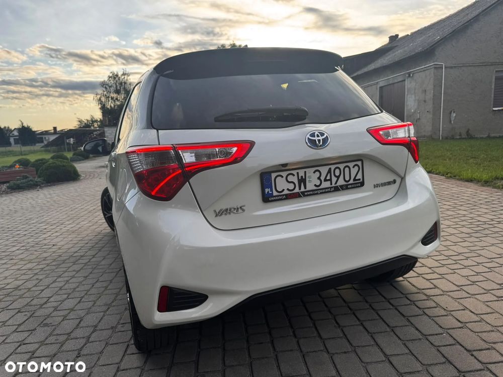 Toyota Yaris Hybrid 100 Selection - 8