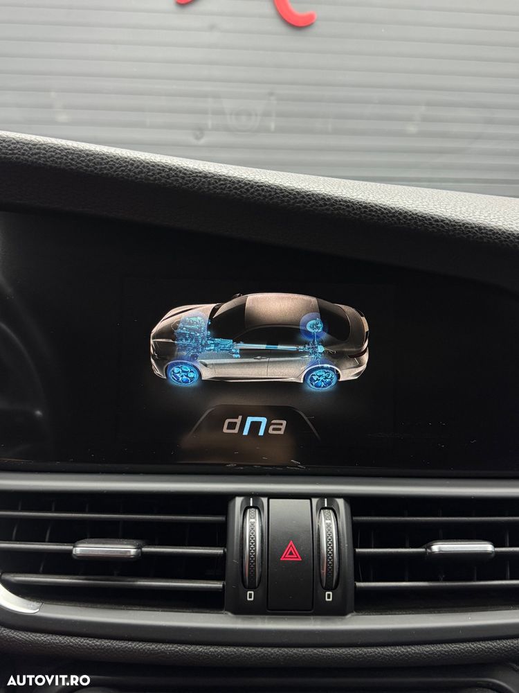 Alfa Romeo Giulia 2.2 JTDM Aut. - 17
