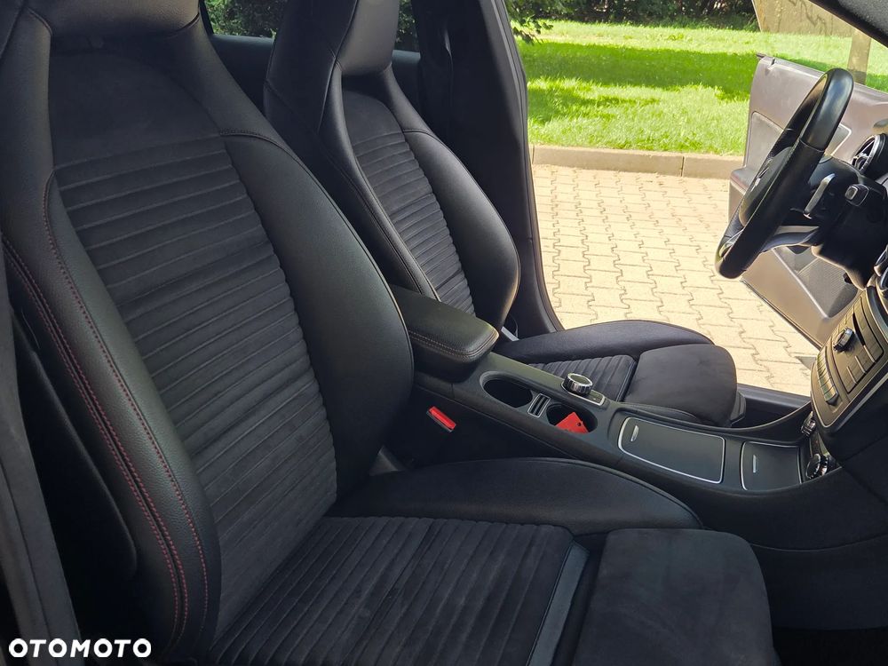 Mercedes-Benz CLA 200 7G-DCT AMG Line - 30