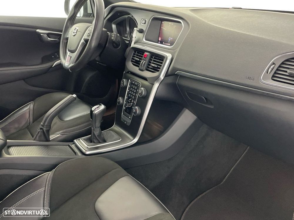 Volvo V40 2.0 D2 R-Design - 28