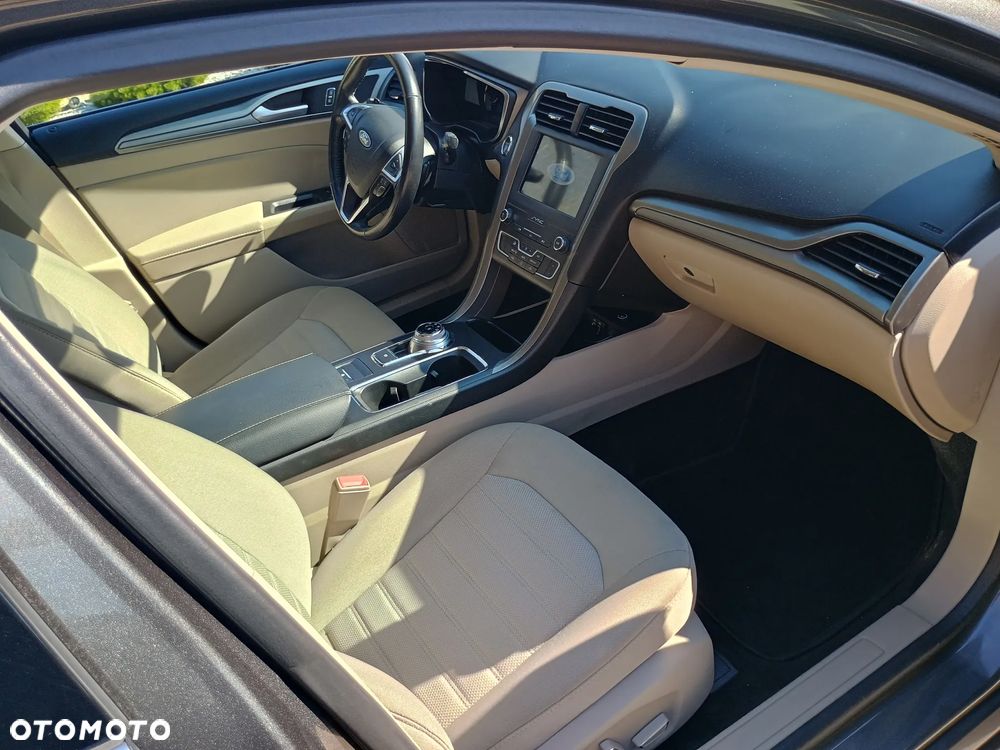 Ford Fusion - 17