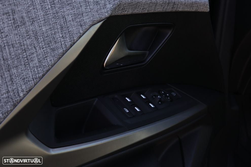 Peugeot E-3008 73 kWh Allure - 17