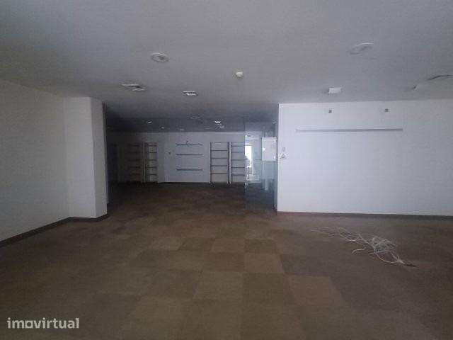 Estabelecimento Comercial no Bonfim — Porto - Grande imagem: 5/8