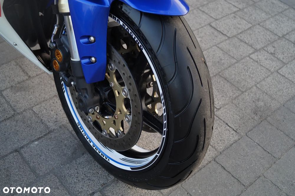 Yamaha R1 - 13