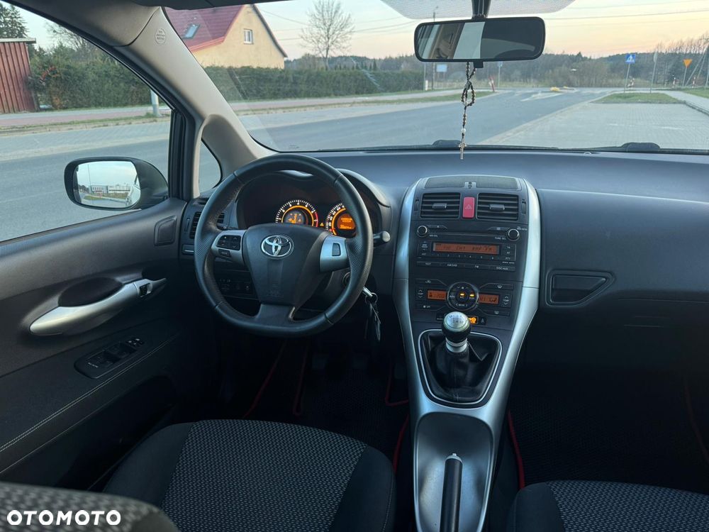 Toyota Auris 1.33 VVT-i Terra - 14