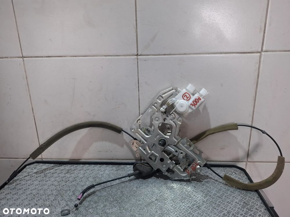 Zamek drzwi prawych przesuwnych uszkodzony jak na zdjęciu Renault Master III - 1